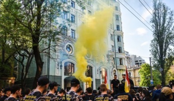 Националисты прошлись маршем по Одессе, - ВИДЕО