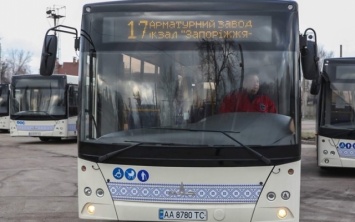 Вандализм в Запорожье: Неизвестные побили стекла в общественном транспорте