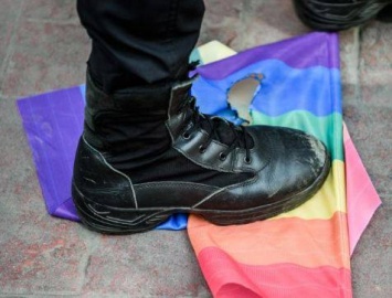 В николаевский офис ассоциации ЛГБТ пытались ворваться неизвестные