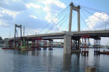 Вантовый мост через гавань Днепра в Киеве готовят к сносу для строительства Подольского перехода