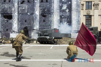 В Луганске одновременно взяли Рейхстаг и расстреляли Майдан: эпичные фото