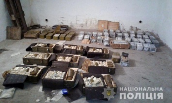 В Черниговской области бывший офицер хранил дома рекордный арсенал боеприпасов