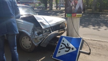 В Николаеве в результате ДТП машина "вылетела" на террасу кафе, - ФОТО, ВИДЕО