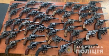 У киевлян массово изымают оружие