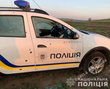 Обстрелял машину полицейских: в Одесской области разыскивают вооруженного мужчину