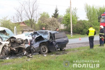 При столкновении двух иномарок в Винницкой области погибли четыре человека