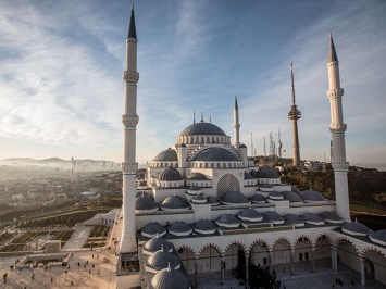 Открылась крупнейшая мечеть в Турции (фото)
