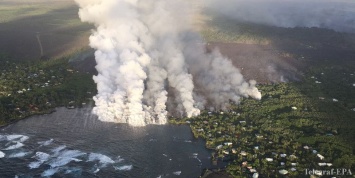 Мужчина упал в кратер самого активного в мире вулкана, но выжил