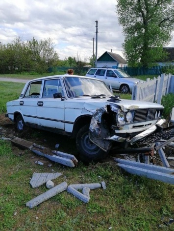 На Днепропетровщине пьяный за рулем снес кладбищенскую ограду и памятник, - ФОТО, ВИДЕО