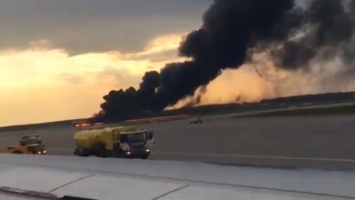 В Шереметьево самолет совершил аварийную посадку из-за пожара, есть жертвы