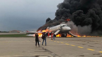 В Шереметьево после посадки сгорел Superjet 100 "Аэрофлота"