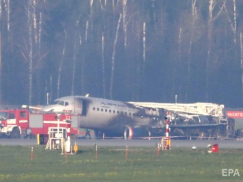 На месте крушения Sukhoi Superjet в Шереметьево нашли "черные ящики" - СМИ