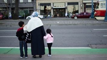 В Венгрии мигрантам сутками не дают еды