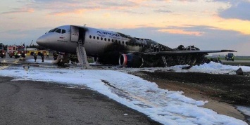 Минтранс не нашел оснований приостанавливать полеты SSJ100