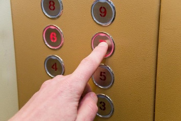 В Днепре «лифты-пенсионеры» отремонтируют до конца 2019 года