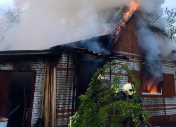 В Сумах во время пожара пострадал хозяин дома