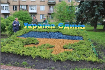 В одном из районов Киева появилась патриотическая клумба с картой Украины, - ФОТО