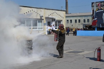 Эстафеты и выставка пожарных машин: в Терновском шахтоуправлении провели день охраны труда