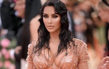 Ким Кардашьян в "мокром" платье произвела фурор на Met Gala 2019