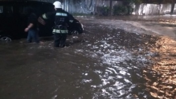 Потоп в Виннице: затопленные дома и машины-лодки