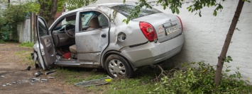 В Днепре на Сечевых Стрельцов Chery столкнулся с Opel и перевернулся: пострадала девушка