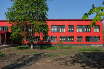 Ремонт на 16 млн: на Днепропетровщине заканчивают ремонт самой красной школы области