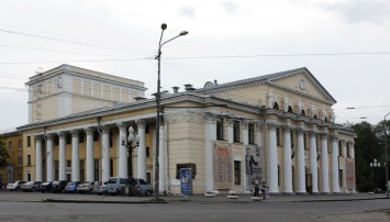 Комедия или нет: в днепровском театре показали пьесу неизвестного жанра