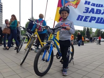 Более 200 велосипедистов из Запорожской области объединились "во имя Победы", - ФОТОРЕПОРТАЖ