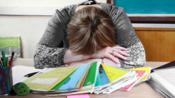 Украинские школы массово отказываются от привычных дневников: чем их заменят