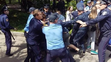 9 мая в истории Харькова: массовая драка на Мемориале Славы (видео)