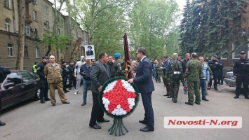 В Николаеве афганцы идут колонной - полиция изъяла портреты с запрещенной символикой