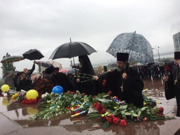 В Днепре с самого утра почтили память героев Второй Мировой войны, - ФОТО