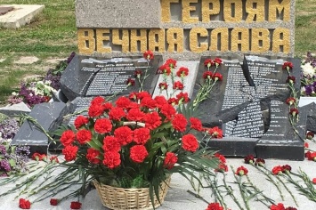 В Крыму вандалы разбили памятник с именами погибших на войне крымских татар