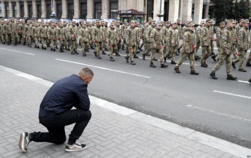 ''Рвет душу'': матери погибших на Донбассе Героев заставили плакать украинцев. Мощные кадры