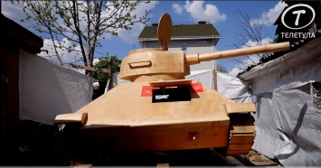 В Туле таджик сделал деревянный танк - хотел подарить Путину (ВИДЕО)