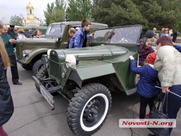 В Николаеве с фронтовыми песнями и под надзором полиции продолжают праздновать День Победы