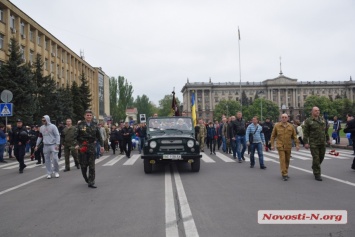 Как николаевцы в День Победы прошли колонной с воинами-интернационалистами. ФОТОРЕПОРТАЖ