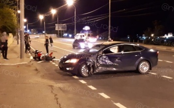 В Новороссийске мотоцикл врезался в иномарку - серьезно пострадали два человека