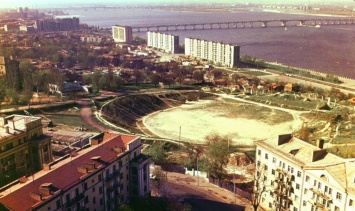 Как выглядел первый стадион Днепра на месте башен-близнецов во время СССР (Фото)