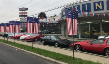 В США более дюжины классических Chevrolet Camaro и Corvette были уничтожены пожаром