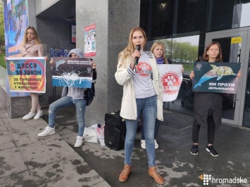 В Одессе проходит акция против дельфинариев