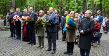 В Харькове почтили память жертв Катынской трагедии (фото)