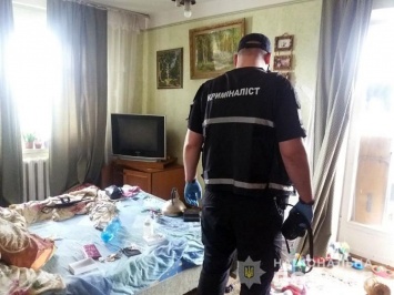 В Киеве ребенок несколько дней провел в квартире с мертвыми родителями
