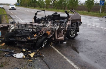 Лобовое столкновение под Бердянском: оба водителя застряли в разбитых машинах. ВИДЕО