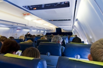 "Я вас всех убью": пассажир Ryanair устроил истерику посреди полета