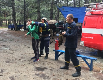Новокаховские спасатели преподали подросткам азы своей профессии
