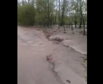 В Кореновском районе Кубани затопило дорогу к хутору Казаче-Малеваному