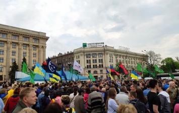 В Харькове митинг против сноса палатки волонтеров