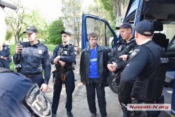 В Николаеве задержали мужчину, разгуливавшего по городу с боевой гранатой. ВИДЕО