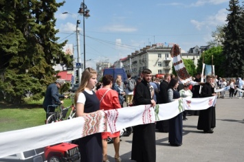 В Луцке во время акции «Вышитые обереги единения» установили рекорд Украины